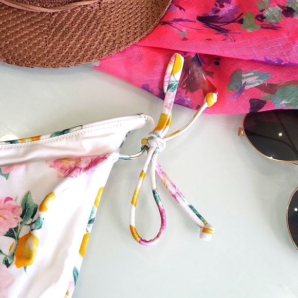 Victoria's secret bikini bottom - Picture 4 of 5